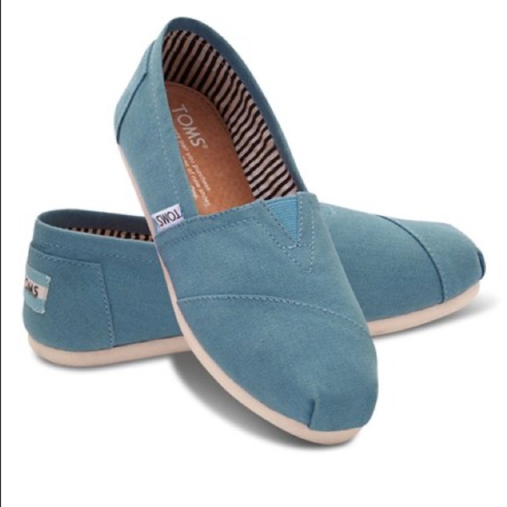 Toms Classic Canvas Flats - Women’s Slip-on Shoes - Casual & Comfy